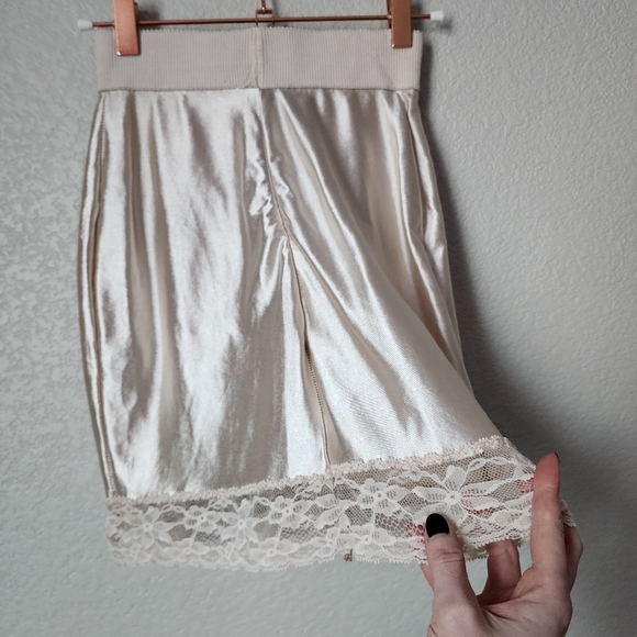 NATORI Cream Satin Lace Trim Half Slip‎ Skirt Lingerie Minimalist Size P - Picture 9 of 10